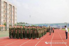 河北一无资质民办高中已开学军训 教育局:正在调